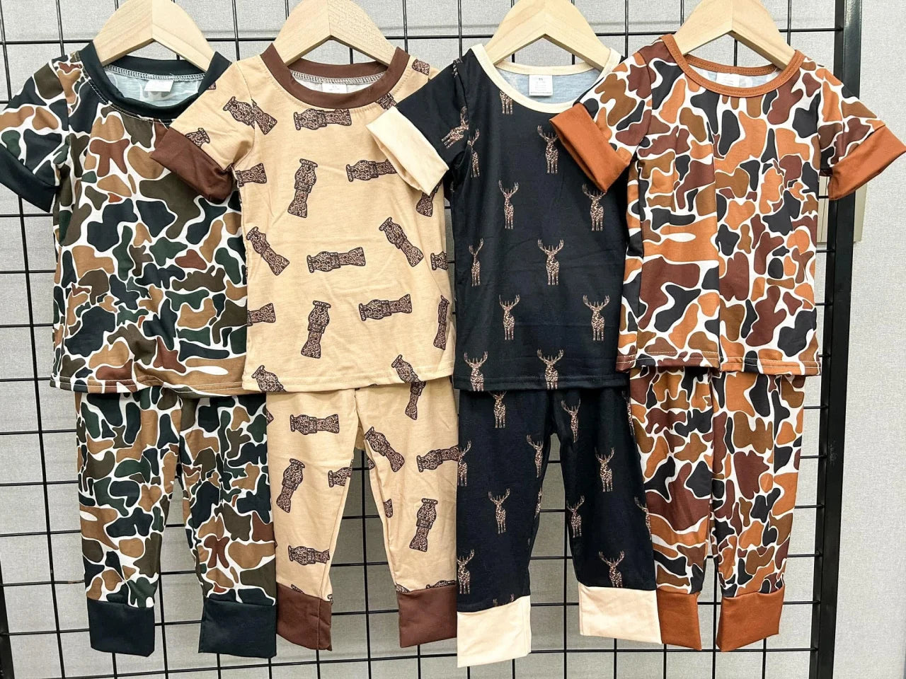 Wrap your child in ultra-soft comfort with our Camouflage Bamboo Pajamas Set – the perfect blend of cozy and cute. Designed for babies and toddlers, this short sleeve pajama set is ideal for warm nights and sensitive skin. Crafted from a premium cotton-spandex blend that mimics the softness of bamboo, it offers breathability, stretch, and boutique-level style.
Whether you’re prepping for bedtime, daycare, or a family trip, this set is your go-to for all-day and night wear. Free from harsh chemicals and mad